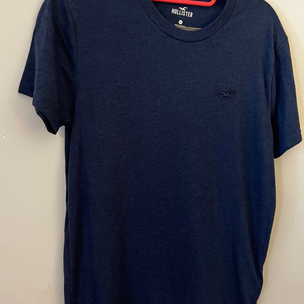 SET OF TWO Hollister Gray/Blue Short Sleeve Tees with Crew Neck - Picture 5 of 7